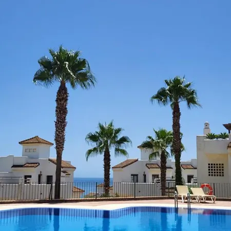 Fantastic Sea & Gibraltar View Апартаменты *